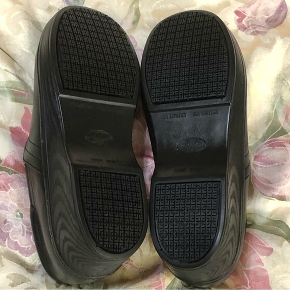 Dr. Scholl's Women’s Black Leather Dynamo Work Slip Resistant Clogs 8.5W - Picture 7 of 10